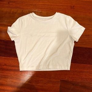 white cropped tee